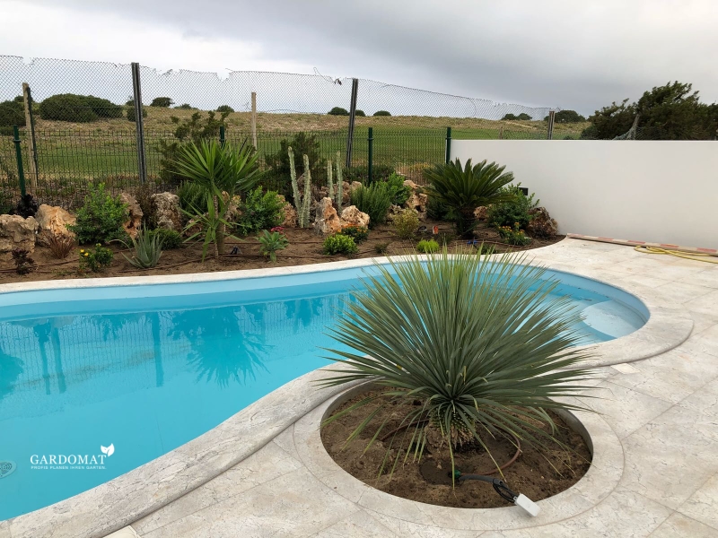 Mediterraner Garten mit Pool