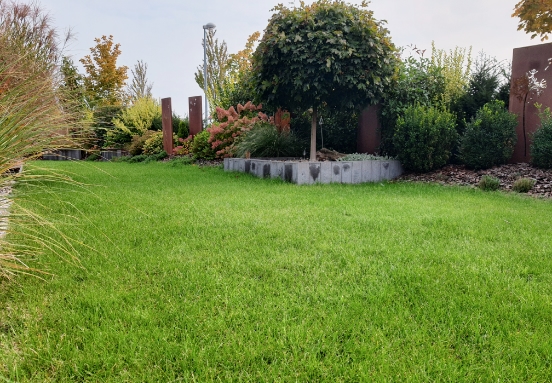 Moderner Garten zur Erholung