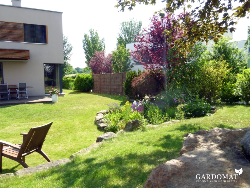 Natürlicher Stadtgarten mit zwei Ebenen