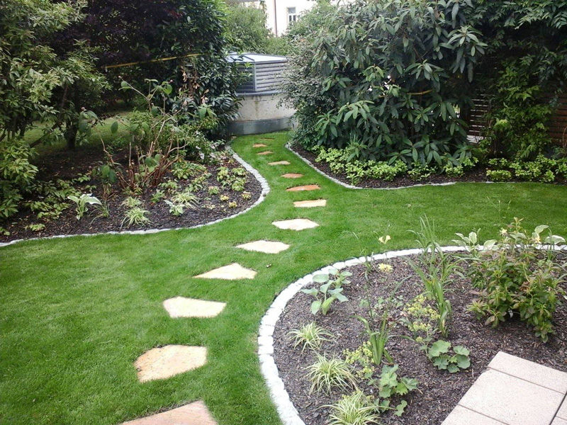 Kleiner Garten mit mediterranem Flair