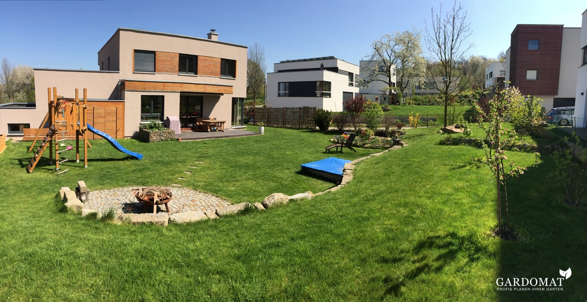 Natürlicher Stadtgarten mit zwei Ebenen