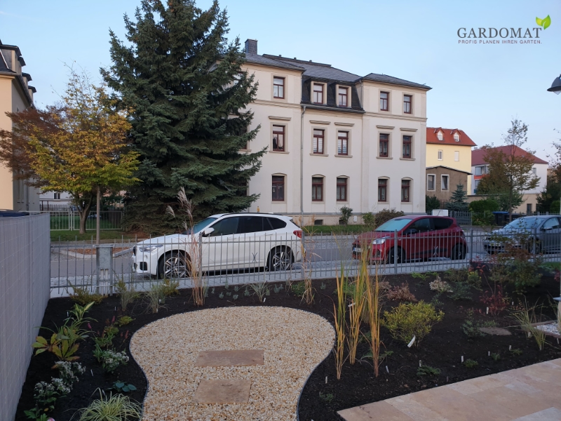 Mediterraner Garten mit Teich