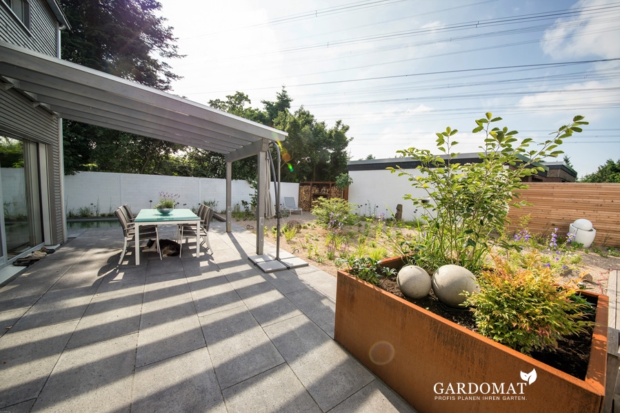 Moderne Gartengestaltung mit Wasserelementen