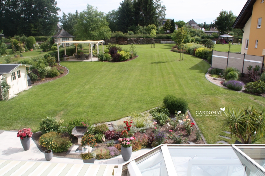 Großer natürlicher klassischer Garten 