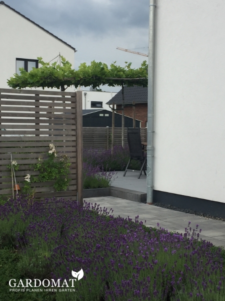 Natürlich moderner Garten 