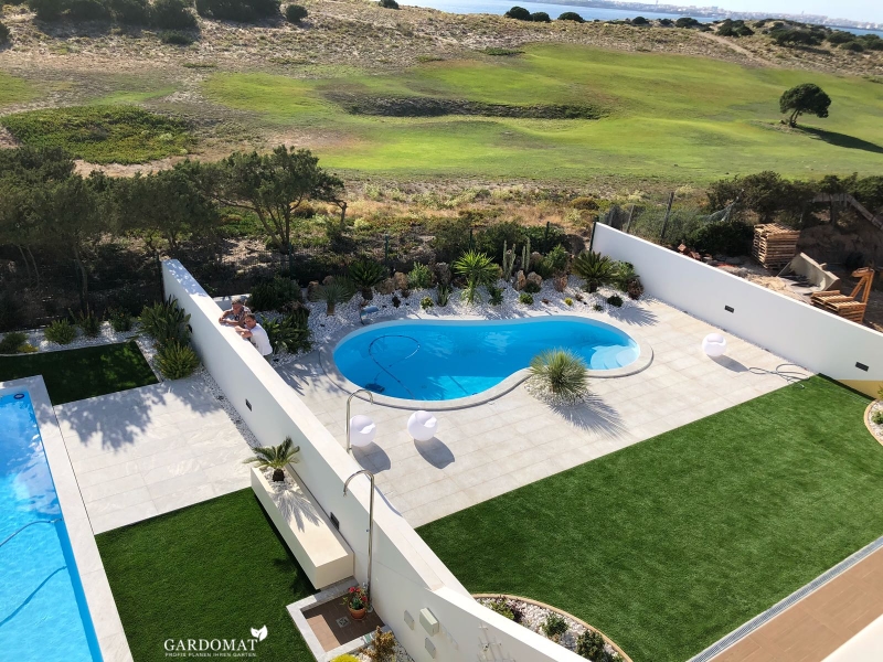 Mediterraner Garten mit Pool