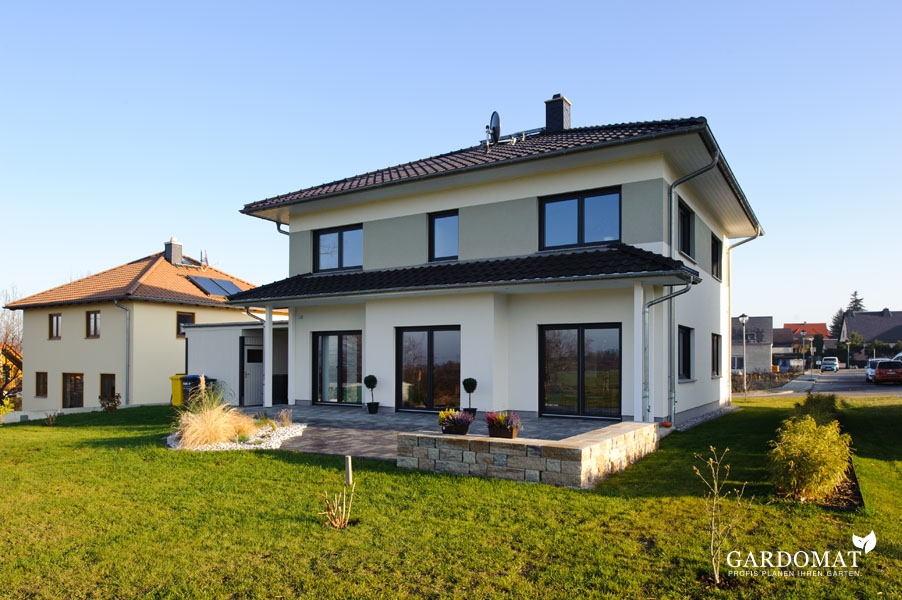 Stadtvilla mit modernem Garten