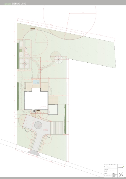Großer Hausgarten mit romantischen Elementen