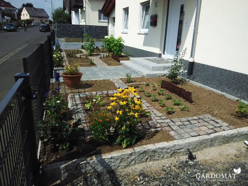 Vorgarten im Bauerngartenstil