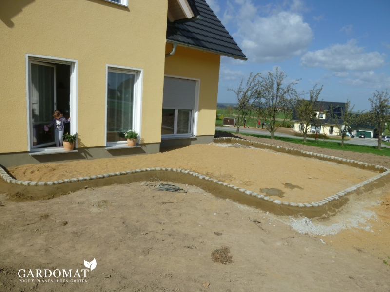 Klassischer Garten mit modernen Elementen