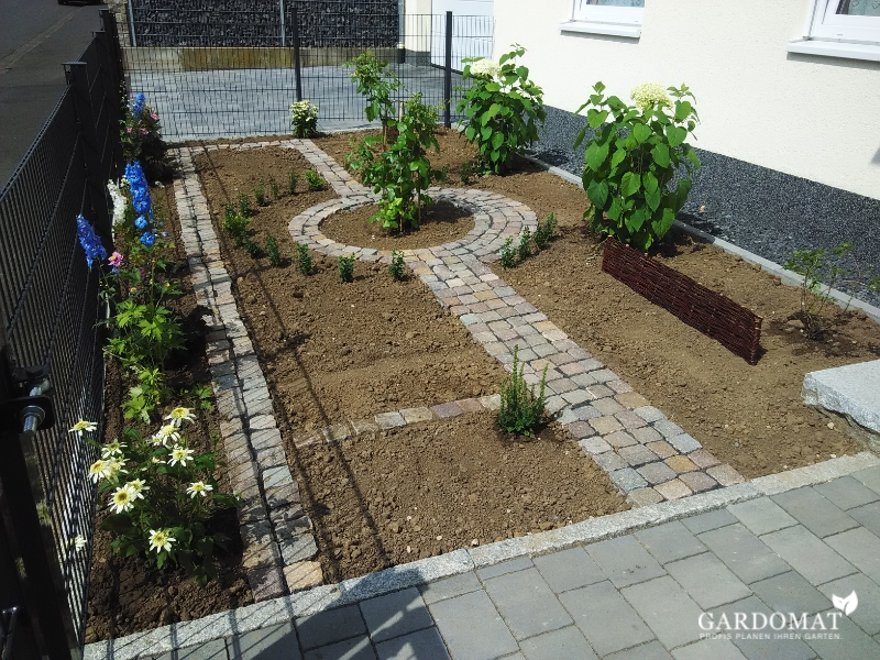 Vorgarten im Bauerngartenstil