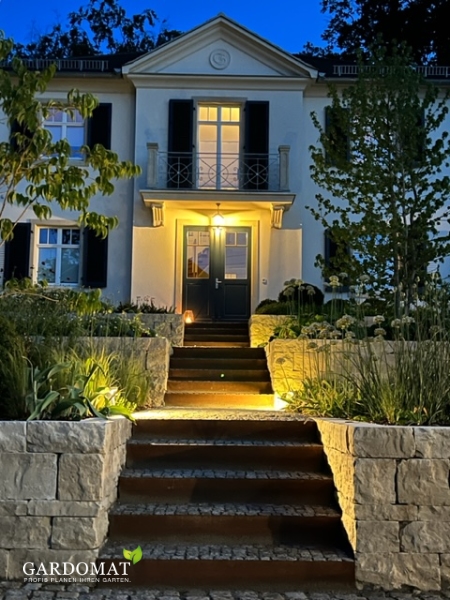 Moderner natürlicher Garten