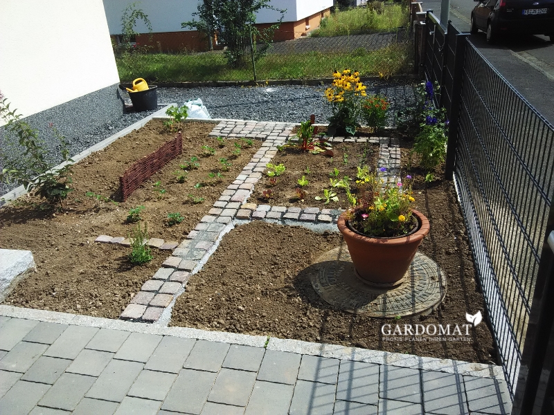 Vorgarten im Bauerngartenstil