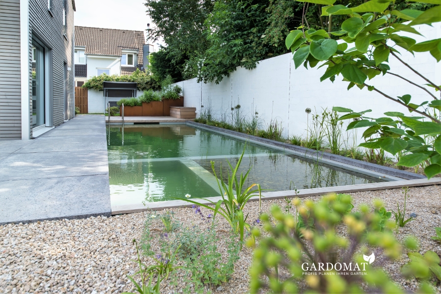 Moderne Gartengestaltung mit Wasserelementen