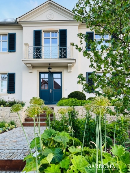 Moderner natürlicher Garten