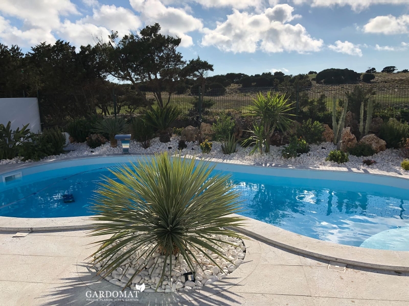 Mediterraner Garten mit Pool