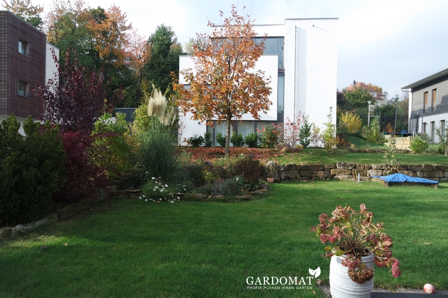 Natürlicher Stadtgarten mit zwei Ebenen