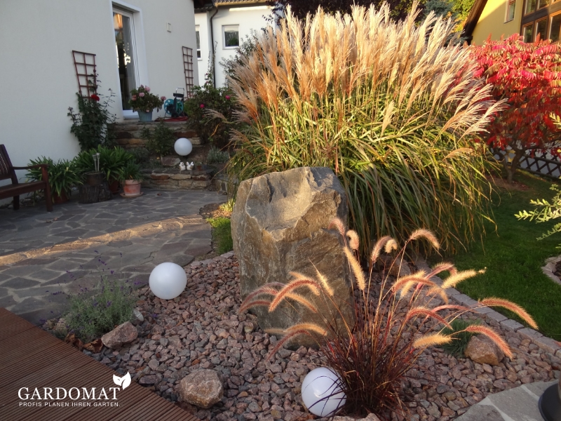 Mediterraner Garten mit Wasserspiel